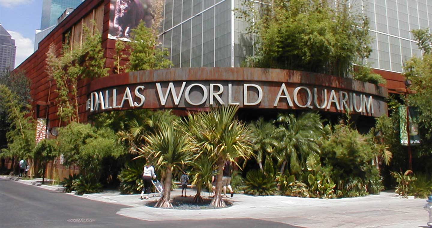 Entrance to the Dallas World Aquarium — in the West End Historic District of Downtown Dallas. photo by Jay R Simonson - Wikipedia.