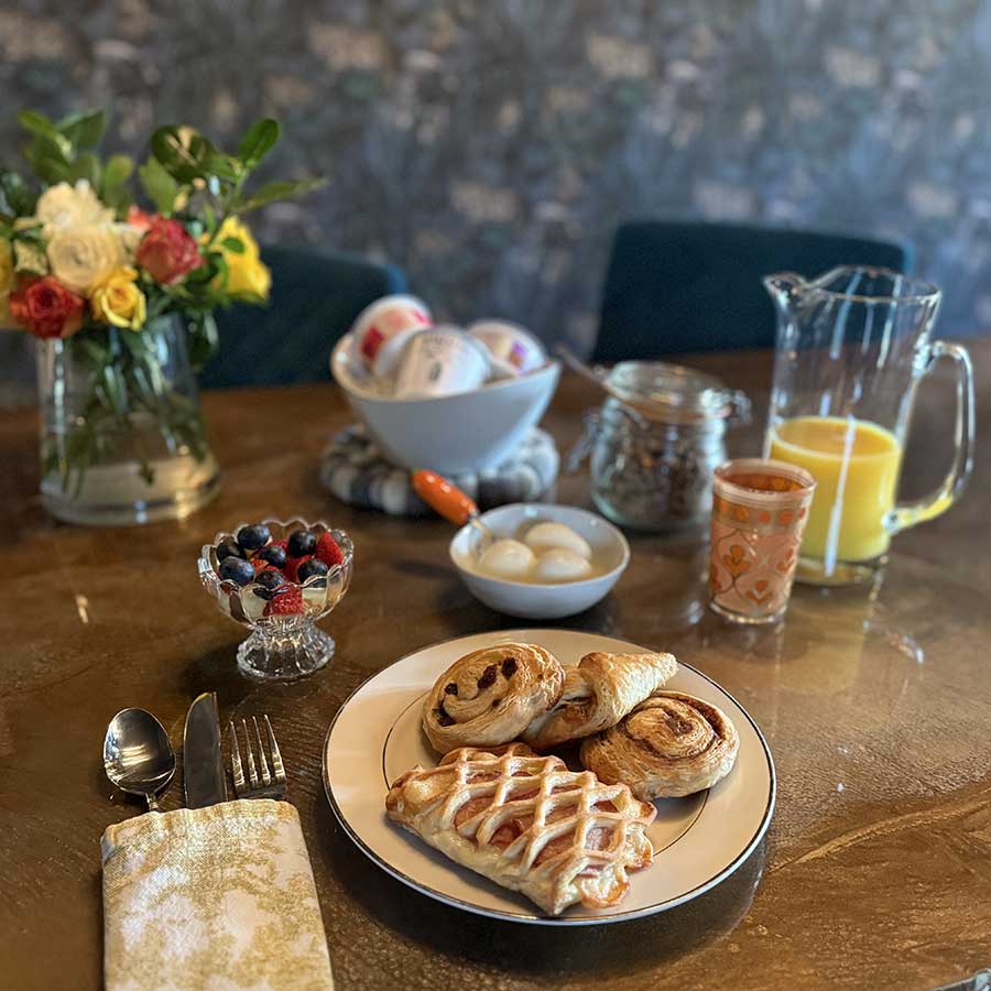 continental breakfast at the Gaston Dallas bed and breakfast.