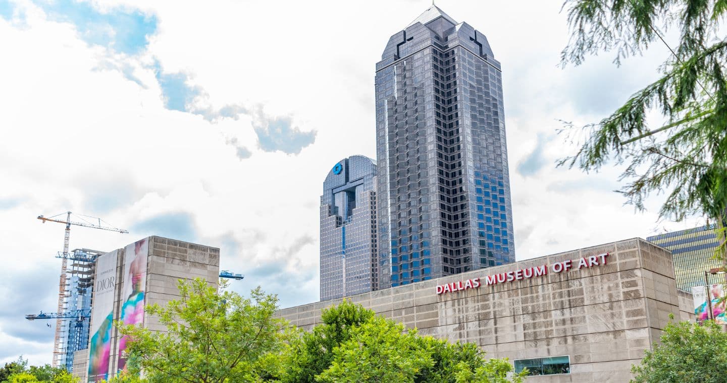 Dallas skyscrapers and the Dallas Museum of Art